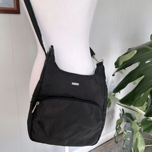🛍️TRAVELON Black cross body bag with lots pockets and adjustable strap.